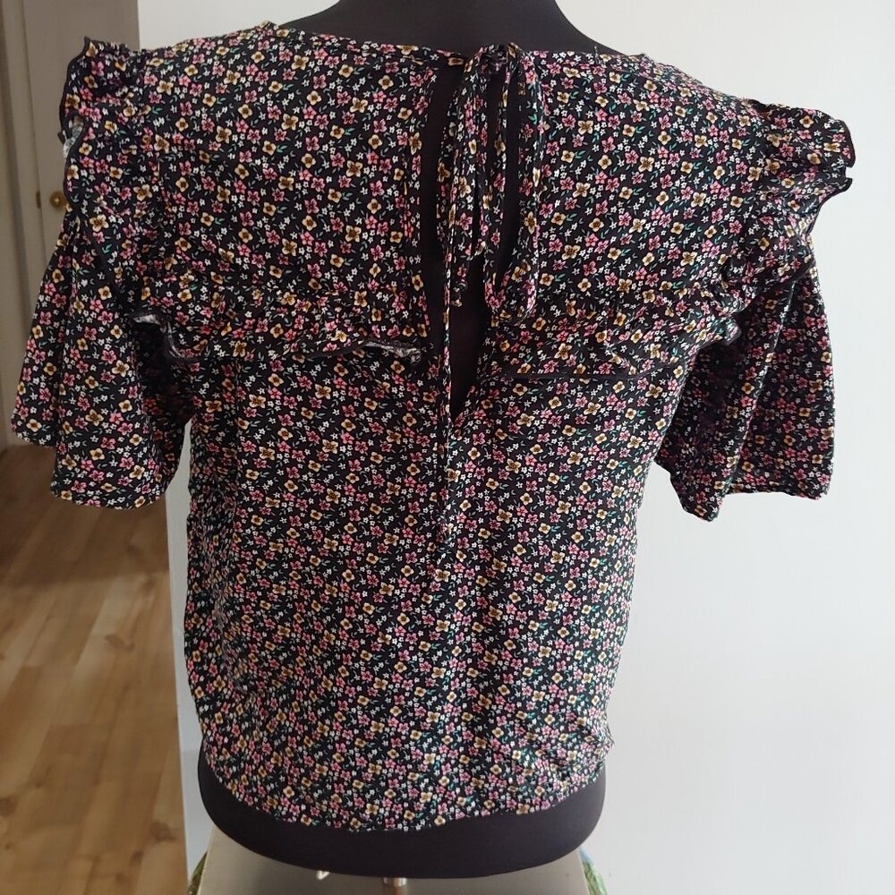 Floral Flowy Blouse With Ruffles - Picture 2 of 4